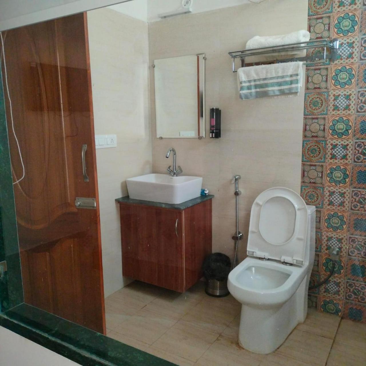 Winter Woods Cottages - 3-Bedroom Homestay Shitlakhet 외부 사진